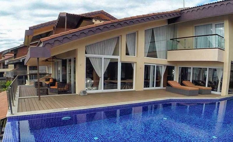 Luxury villa Hummus