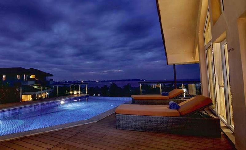 Luxury villa Hummus