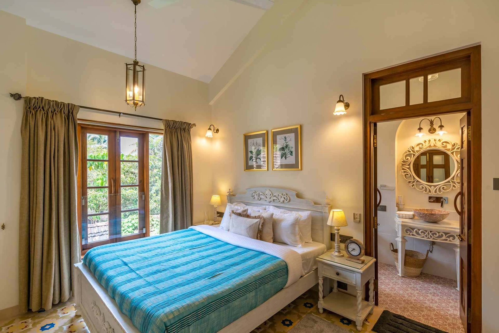 Moira Villa Tropicana