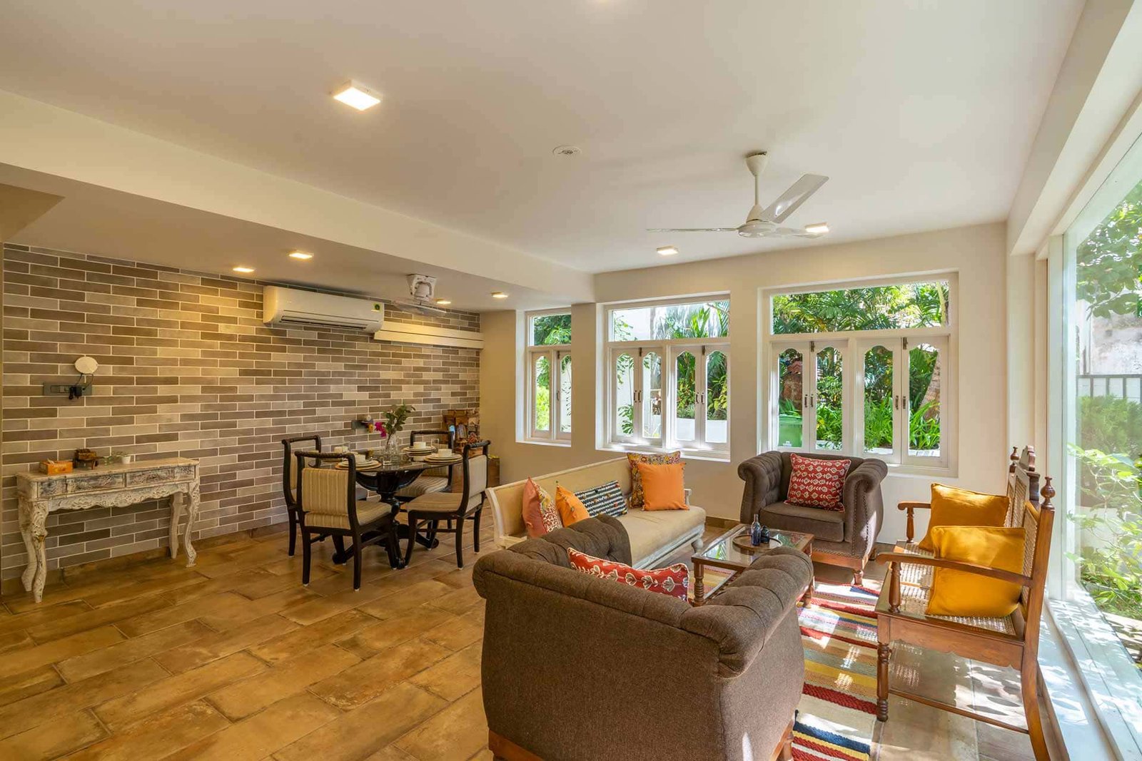 Moira Villa Tropicana
